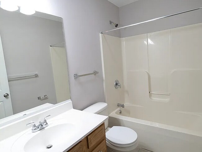 Building Photo - Spacious two-bedroom townhome