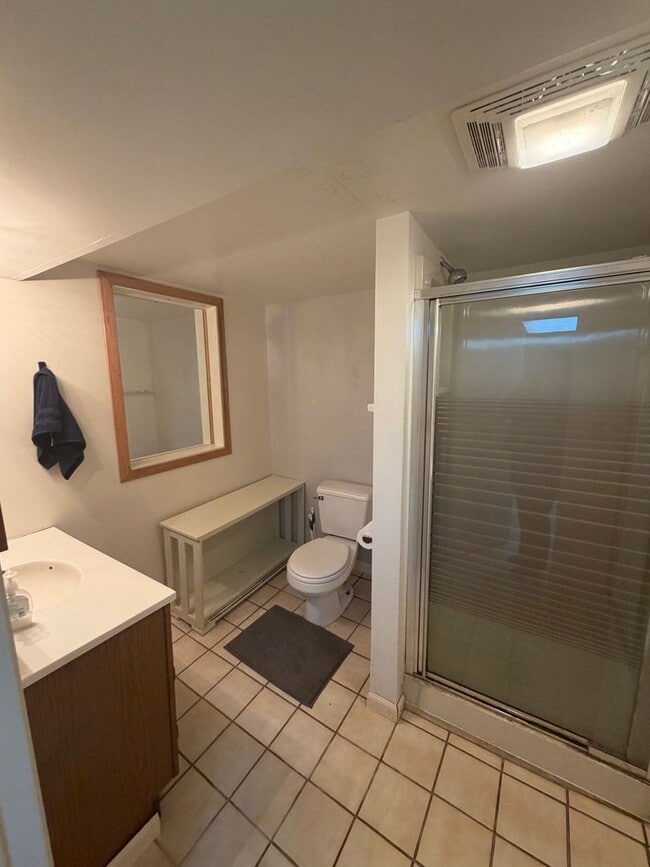 Building Photo - AVAILABLE JUNE -4 Bed, 2 Bath Home with Garage!