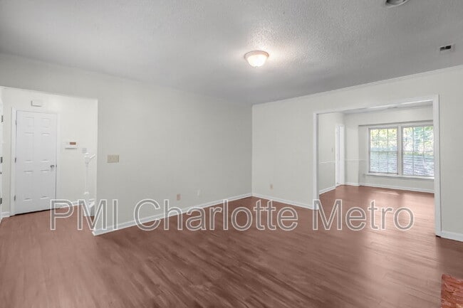 Building Photo - 10800 Whittersham Dr