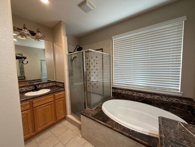 Building Photo - 485 Cicada Ct