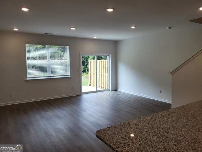 Building Photo - 248 Kenoot Dr