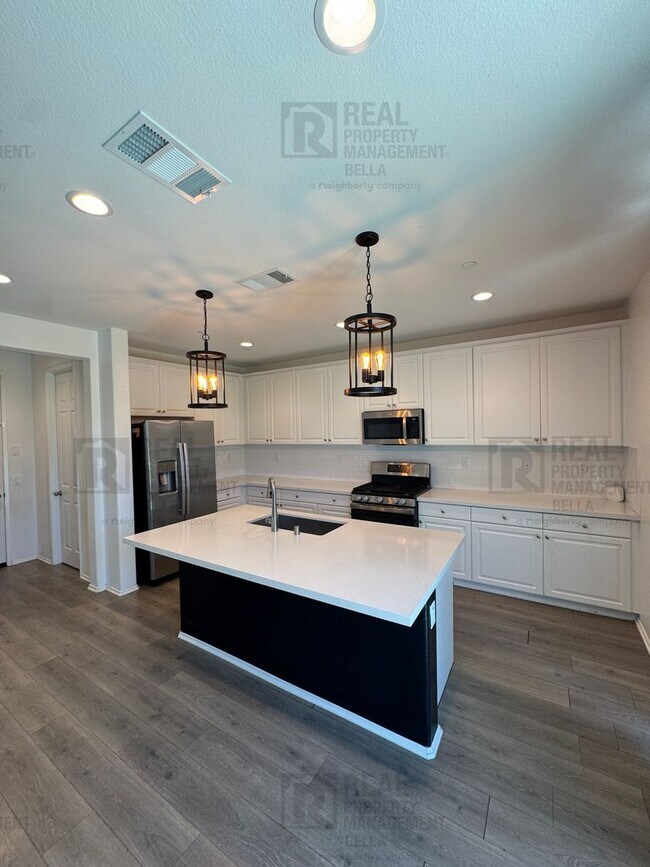 Building Photo - 2807 Moonshimmer St