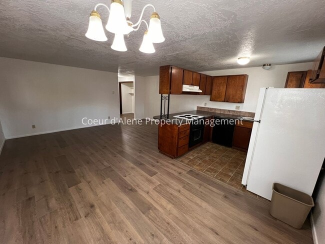 Building Photo - 1120 N 6th St