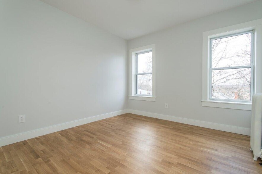 Building Photo - 37 Radnor Rd