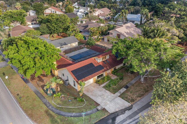 Building Photo - 8305 Casa Del Lago