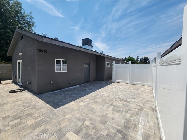 Building Photo - 15520 Tupper St