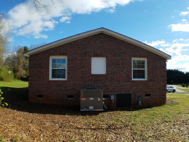 Building Photo - 245 Hood Rd