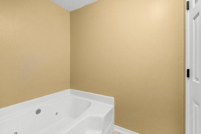 Building Photo - 9756 Seafarer's Way