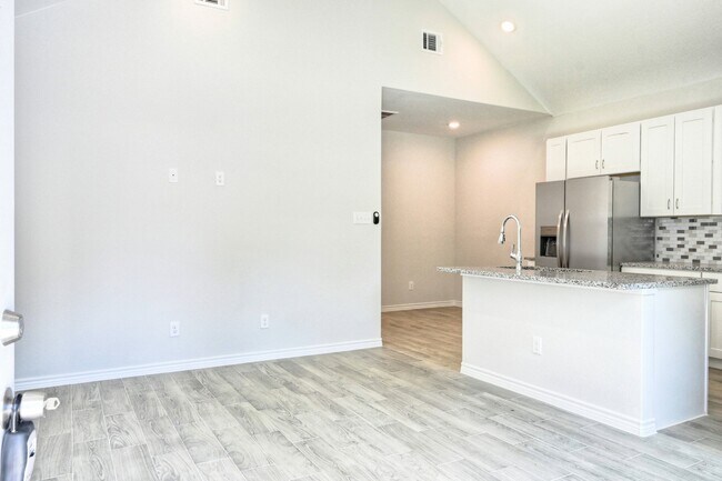 Building Photo - 9826 Arbor Oak