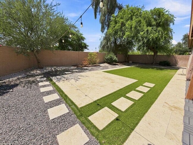 Building Photo - 4 Bedroom Home in the Heart of Ahwatukee for Rent