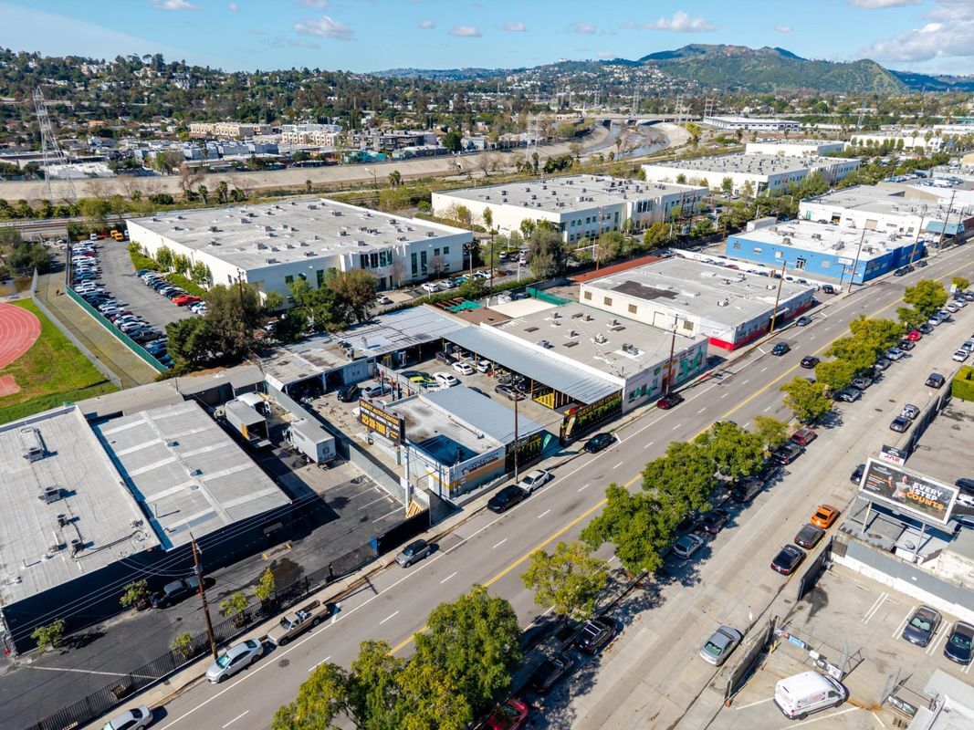 Building Photo - 2346 N San Fernando Rd