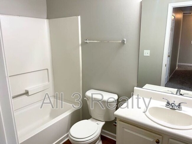 Building Photo - 333 Goldenrod Dr