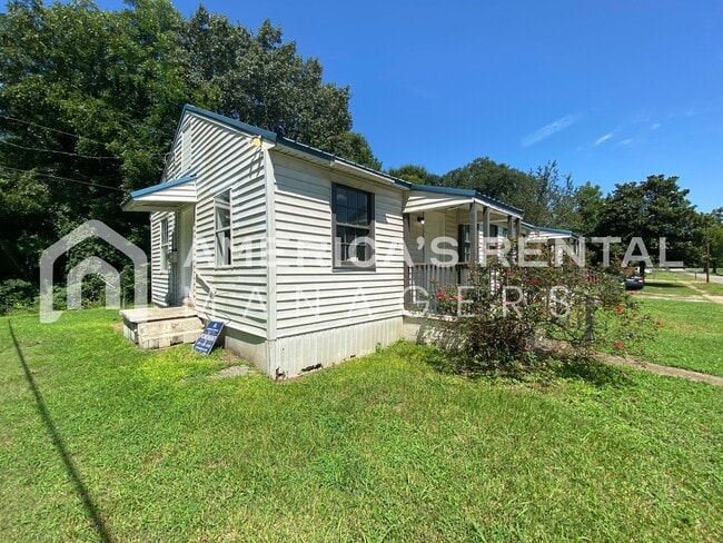 Building Photo - 104/105 7th Ave SE