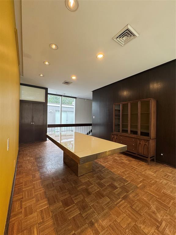 Building Photo - 1310 Harbor View Dr