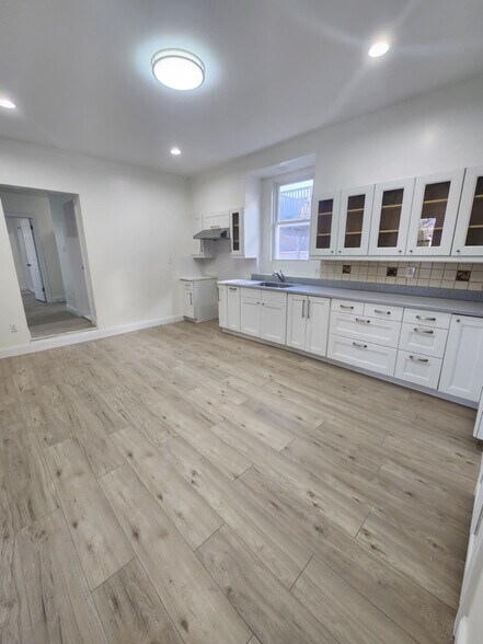 Building Photo - 9-08 150th St