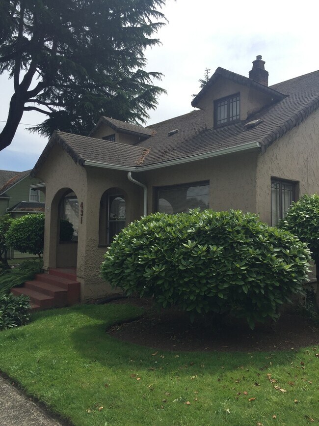 Building Photo - Charming Vintage Home for Rent in Camas!