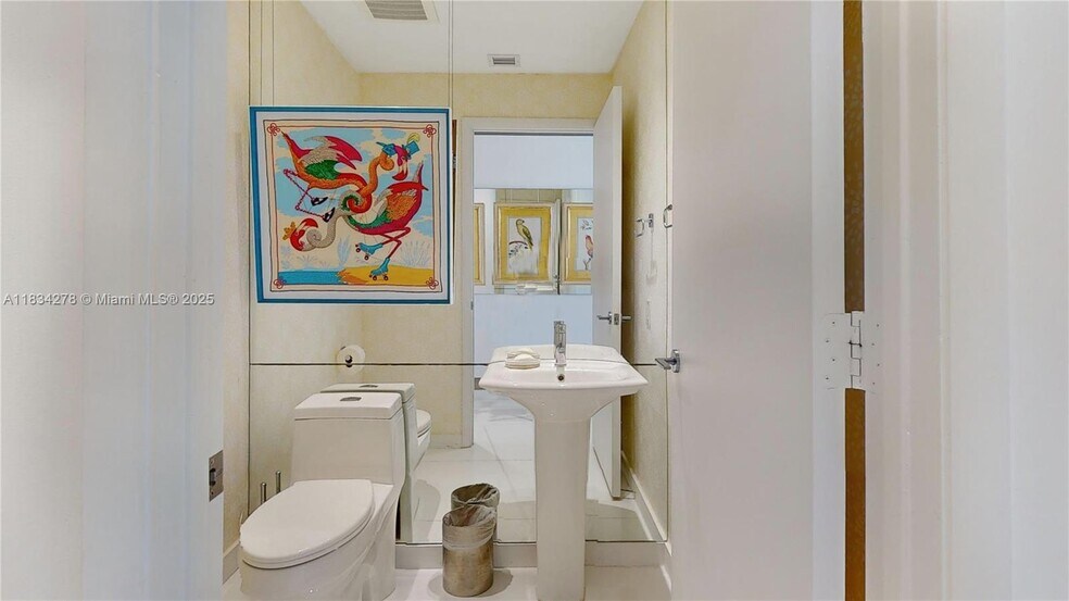 Building Photo - 2020 N Bayshore Dr