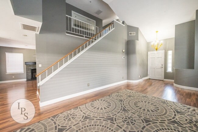 Building Photo - WoodWard Lake Home, 3BR/2.5BA, Built 1986 ...