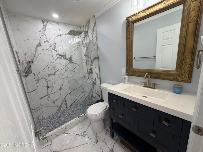 Building Photo - 533E Dartmoor Ct