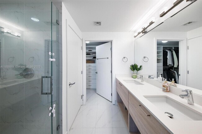 Building Photo - 16385 Biscayne Blvd
