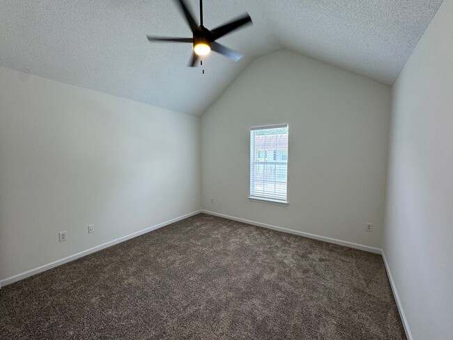 Building Photo - 6718 Pole Creek Dr