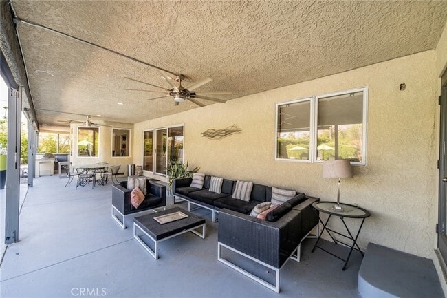 Building Photo - 1600 Palm Tree Dr