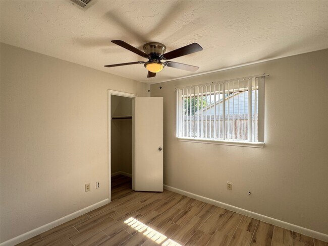 Building Photo - 10942 Beacave Bend Ct