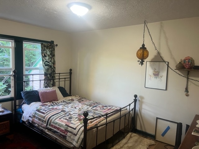 Nicely sized bedroom available, unfurnished. - 8950 NE Emerson St