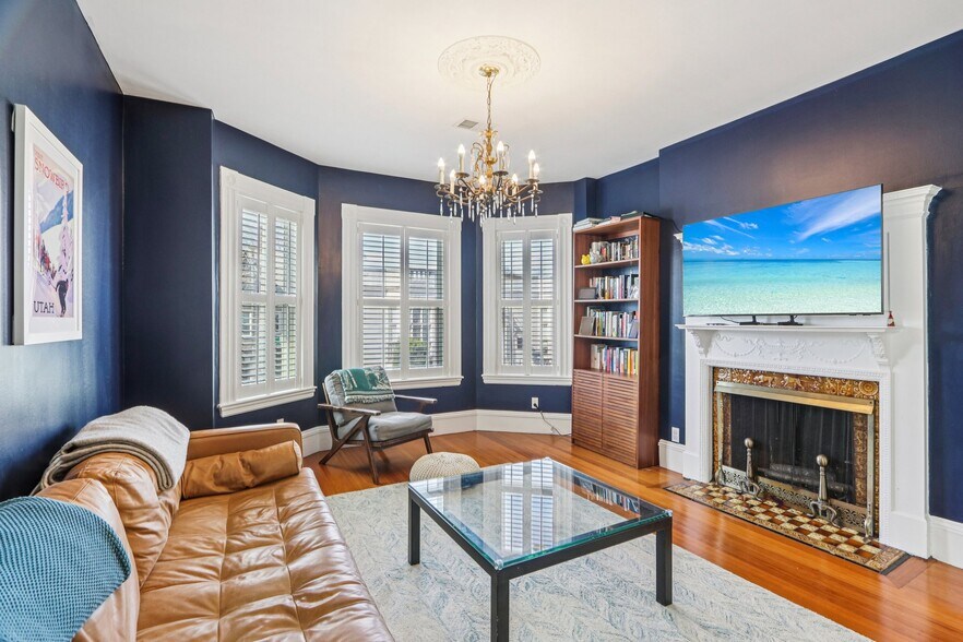 Building Photo - 424 Centre St