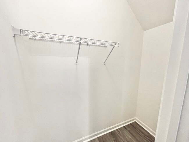 Building Photo - 3 br 2.5 ba townhome with one car garage n...