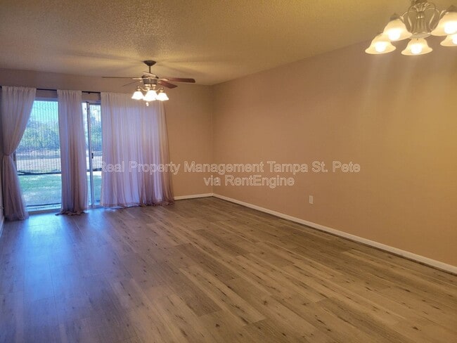 Building Photo - 4903 Myrtle Oak Dr