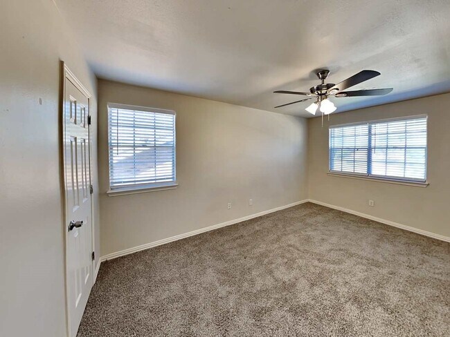 Building Photo - 7231 Pebblemill Ln