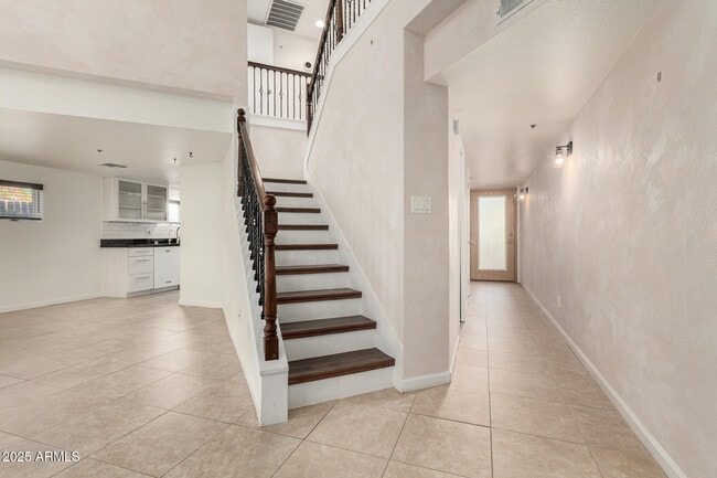 Building Photo - 21 W Pasadena Ave