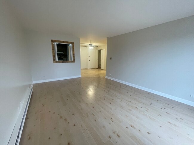 Building Photo - 2333 N Neva Ave