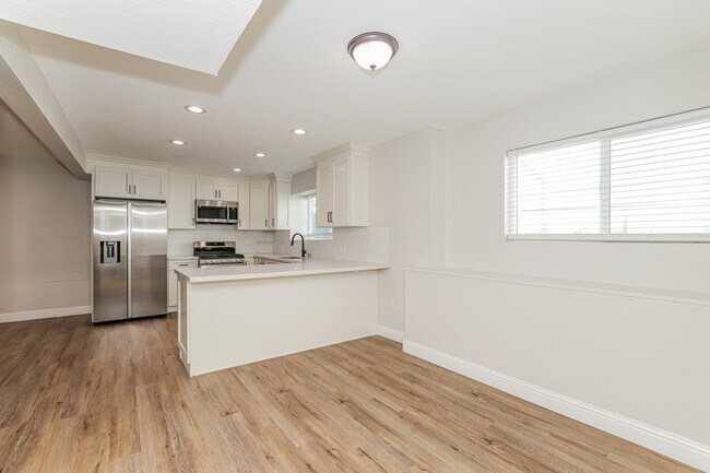 Building Photo - 1333 87th Ave