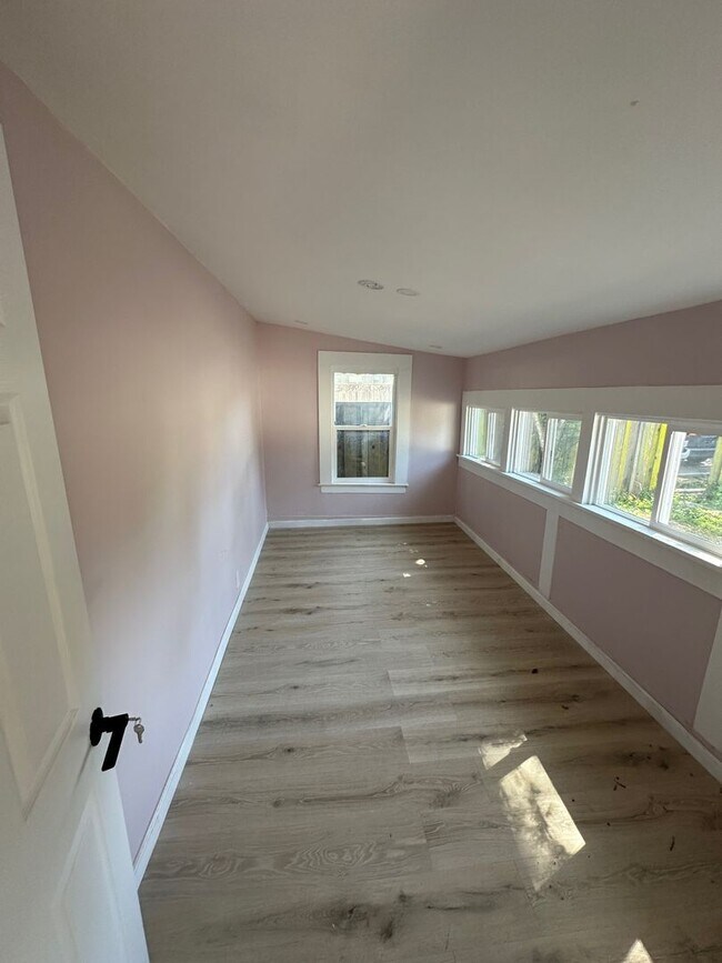 Building Photo - Cozy Santa Cruz Cottage