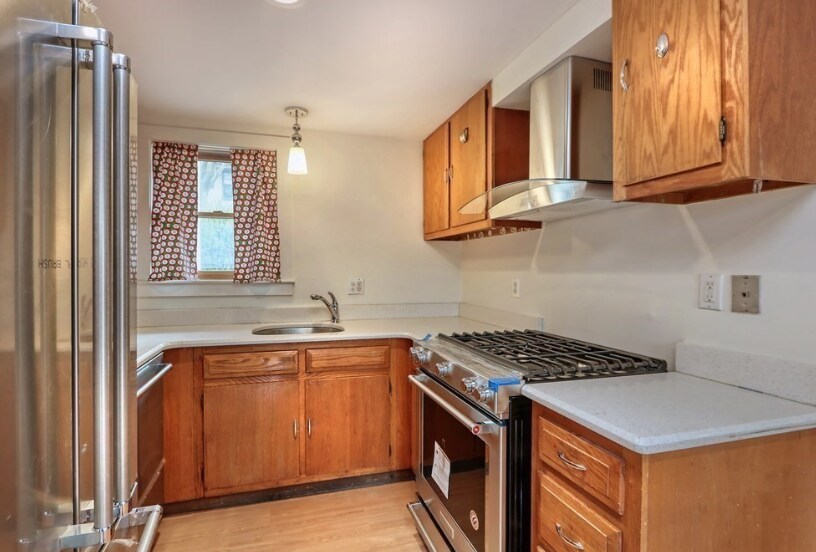 Building Photo - 12 Lilac Ct