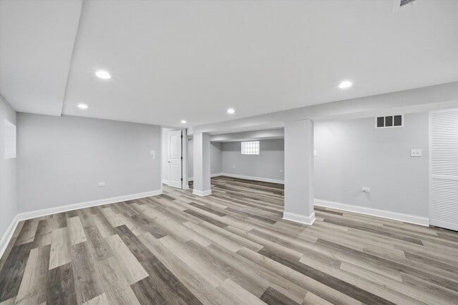 Building Photo - 7940 S Perry Ave