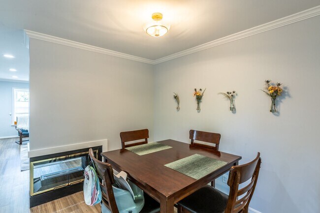 Building Photo - 1289 Clifden Green