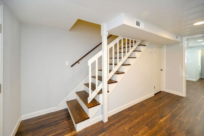 Building Photo - 610 Shepherd St