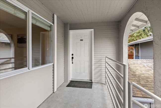 Building Photo - 17104 NE 45th St