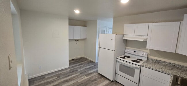 Building Photo - 3289 1/2 Lombardy Ln