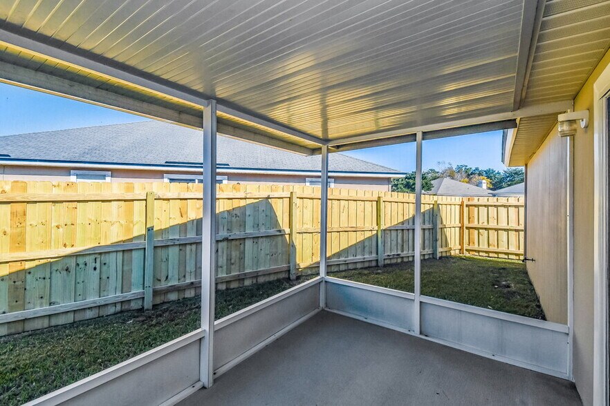 Building Photo - 6709 Gentle Oaks Dr N
