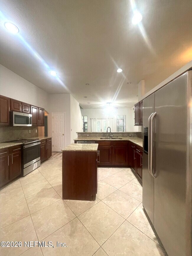 Building Photo - 1200 Stonehedge Trail Ln