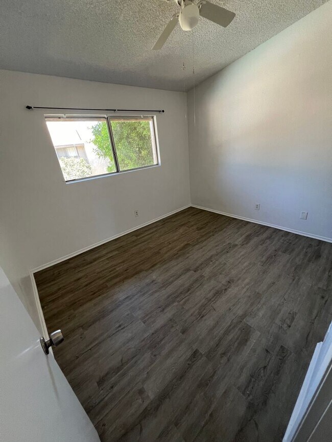Building Photo - 1251 S Meadow Ln