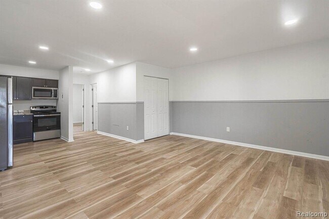 Building Photo - 2475 S Commerce Rd