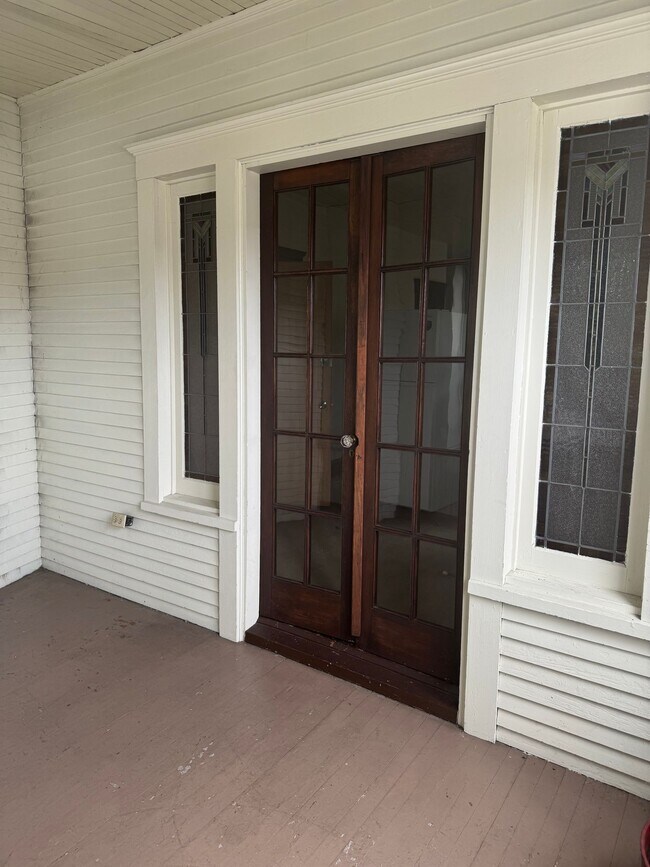 Building Photo - Remodeled 2BR in Kingston | Central A/C + In-Unit W/D + Parking | Pet Friendly