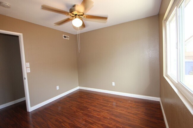 Building Photo - Beautiful 4 bedroom 2 bathroom home in Mira Mesa available now