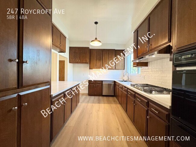 Building Photo - 247 Roycroft Ave