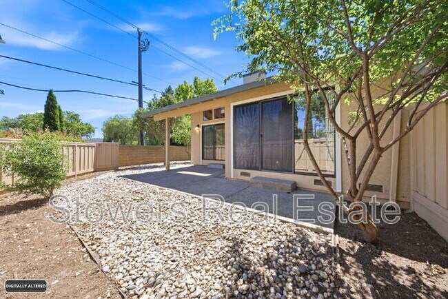 Building Photo - 2033 Raphael Ct
